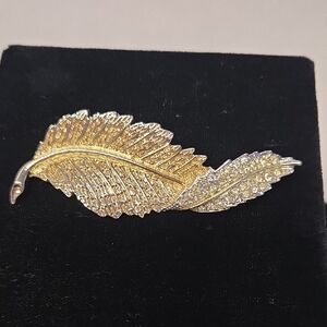 Vintage Sarah Coventry Goldtone Leaf Brooch